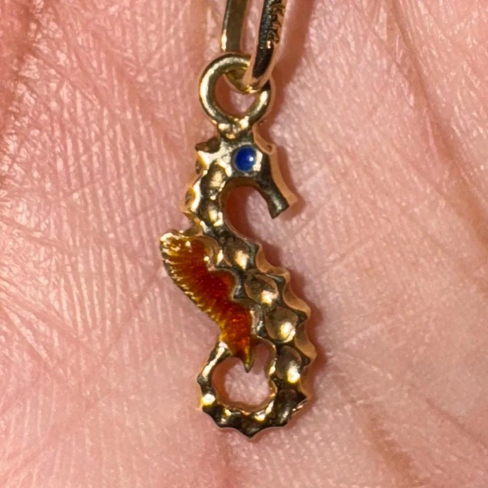 14K Gold Seahorse Pendant charm - Picture 1 of 4
